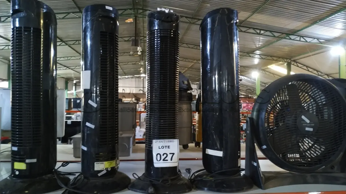 LOTE 027 - 04 VENTILADORES TIPO TORRE MARCA VENTISOL E 01 VENTILADOR MARCA BRITÂNIA. (NO ESTADO) ATENÇÃO! FAZER A VISITAÇÃO ANTES DE ARREMATAR, NÃO SABEMOS SE FUNCIONA, LEILÃO NÃO TEM GARANTIA E NEM DEVOLUÇÃO, SUJEITO A POSSÍVEIS AVARIAS VISÍVEIS/OCULTAS E/OU AUSÊNCIA DE COMPONENTES.