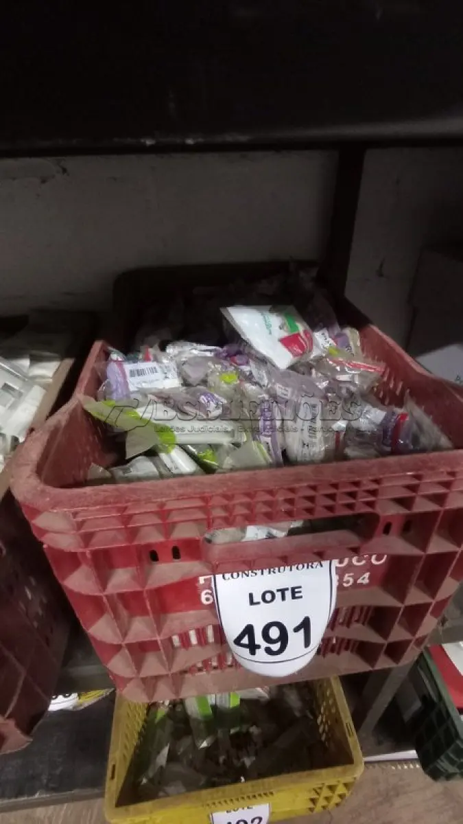 LOTE 491 - 01 LOTE COM BASTIDOR COM PLACA CEGA, TOMADAS E PULS PARA CAMPAINHA. (CAIXA ORGANIZADORA NAO INCLUSA) (NO ESTADO) ATENÇÃO! FAZER A VISITAÇÃO ANTES DE ARREMATAR, NÃO SABEMOS SE FUNCIONA, LEILÃO NÃO TEM GARANTIA E NEM DEVOLUÇÃO, SUJEITO A POSSÍVEIS AVARIAS VISÍVEIS/OCULTAS E/OU AUSÊNCIA DE COMPONENTES.