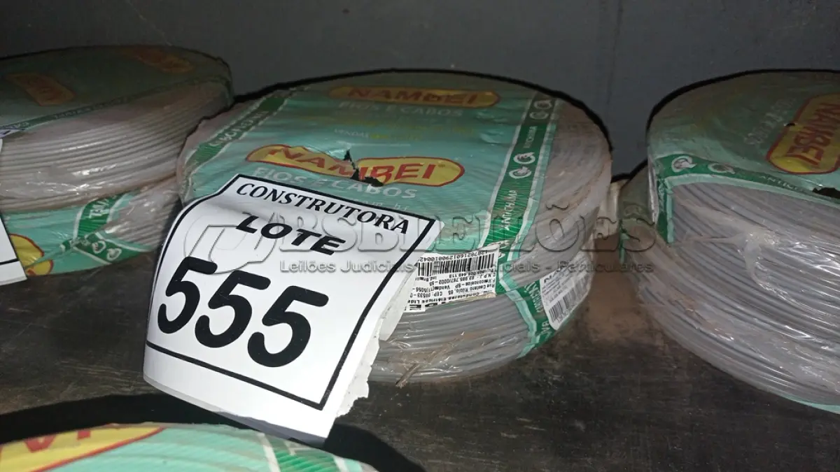 LOTE 555 - 02 ROLOS DE FIO 1X1,5MM ANTI CHAMA 450/750 100 METROS NA COR CINZA. (NO ESTADO) ATENÇÃO! FAZER A VISITAÇÃO ANTES DE ARREMATAR, NÃO SABEMOS SE FUNCIONA, LEILÃO NÃO TEM GARANTIA E NEM DEVOLUÇÃO, SUJEITO A POSSÍVEIS AVARIAS VISÍVEIS/OCULTAS E/OU AUSÊNCIA DE COMPONENTES.