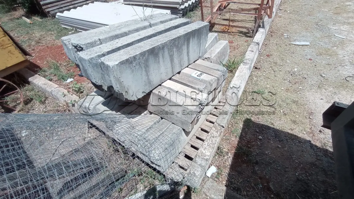 LOTE 598 - 01 LOTE DE MEIO FIO. (NO ESTADO) ATENÇÃO! FAZER A VISITAÇÃO ANTES DE ARREMATAR, NÃO SABEMOS SE FUNCIONA, LEILÃO NÃO TEM GARANTIA E NEM DEVOLUÇÃO, SUJEITO A POSSÍVEIS AVARIAS VISÍVEIS/OCULTAS E/OU AUSÊNCIA DE COMPONENTES.