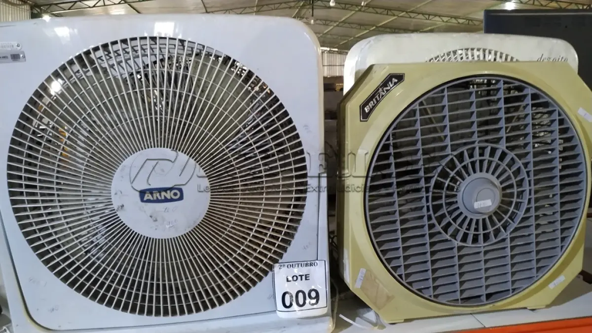 LOTE 009 - 04 VENTILADORES MARCAS E MODELOS DIVERSOS. (NO ESTADO) ATENÇÃO! FAZER A VISITAÇÃO ANTES DE ARREMATAR, NÃO SABEMOS SE FUNCIONA, LEILÃO NÃO TEM GARANTIA E NEM DEVOLUÇÃO, SUJEITO A POSSÍVEIS AVARIAS VISÍVEIS/OCULTAS E/OU AUSÊNCIA DE COMPONENTES.