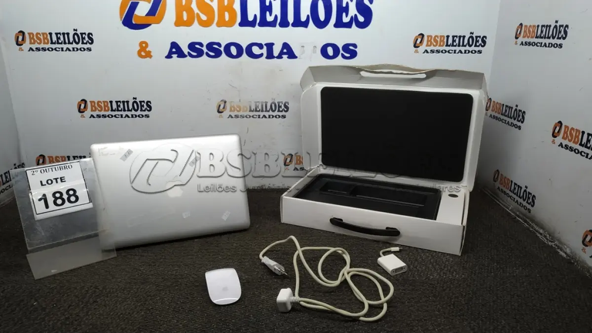 LOTE 188 - 01 MACBOOK PRO APPLE COM CARREGADOR. (NO ESTADO) ATENÇÃO! FAZER A VISITAÇÃO ANTES DE ARREMATAR, NÃO SABEMOS SE FUNCIONA, LEILÃO NÃO TEM GARANTIA E NEM DEVOLUÇÃO, SUJEITO A POSSÍVEIS AVARIAS VISÍVEIS/OCULTAS E/OU AUSÊNCIA DE COMPONENTES.