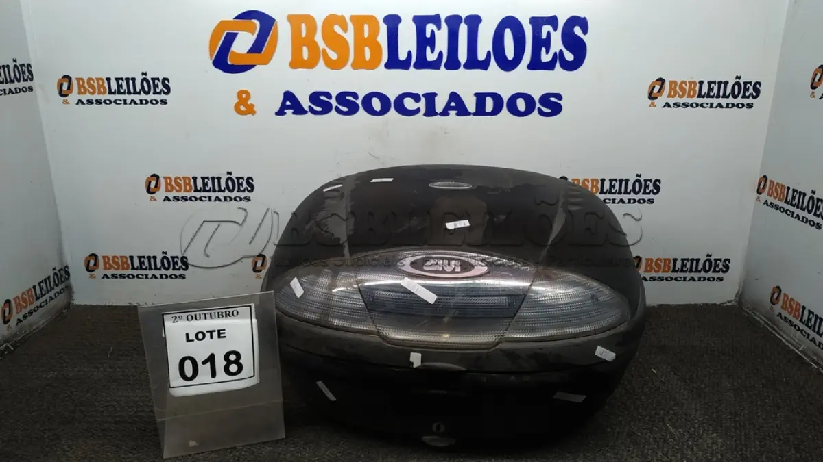 LOTE 018 - 01 BAÚ PARA MOTO MARCA GIVI. (NO ESTADO) ATENÇÃO! FAZER A VISITAÇÃO ANTES DE ARREMATAR, NÃO SABEMOS SE FUNCIONA, LEILÃO NÃO TEM GARANTIA E NEM DEVOLUÇÃO, SUJEITO A POSSÍVEIS AVARIAS VISÍVEIS/OCULTAS E/OU AUSÊNCIA DE COMPONENTES.