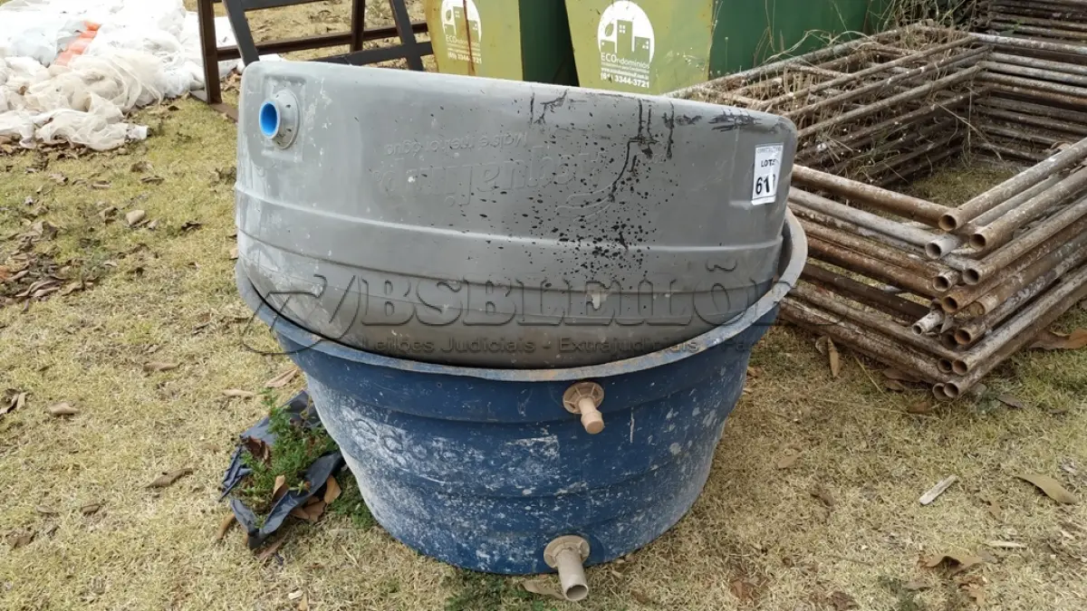 LOTE 618 - 02 CAIXAS D’AGUA 500L. (NO ESTADO) ATENÇÃO! FAZER A VISITAÇÃO ANTES DE ARREMATAR, NÃO SABEMOS SE FUNCIONA, LEILÃO NÃO TEM GARANTIA E NEM DEVOLUÇÃO, SUJEITO A POSSÍVEIS AVARIAS VISÍVEIS/OCULTAS E/OU AUSÊNCIA DE COMPONENTES.