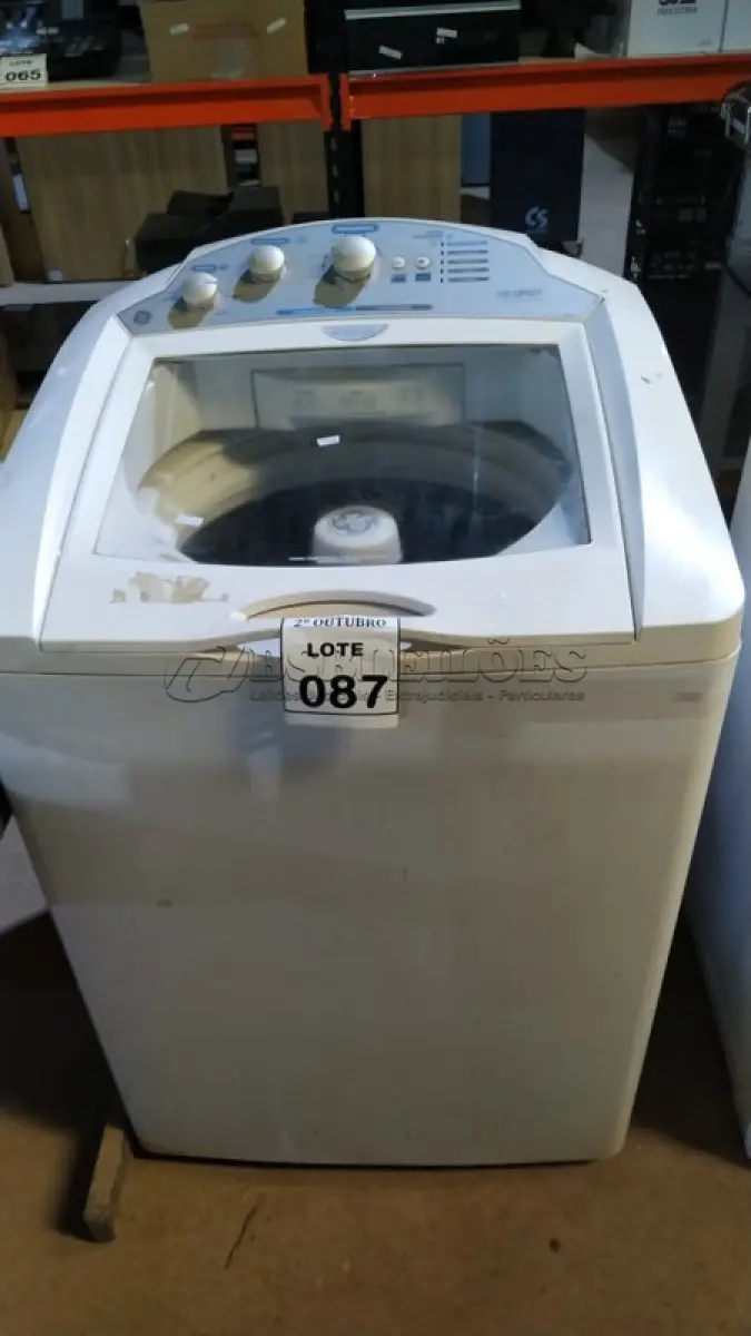 LOTE 087 - 01 MÁQUINA DE LAVAR 15,1KG 220V MARCA GE. (NO ESTADO) ATENÇÃO! FAZER A VISITAÇÃO ANTES DE ARREMATAR, NÃO SABEMOS SE FUNCIONA, LEILÃO NÃO TEM GARANTIA E NEM DEVOLUÇÃO, SUJEITO A POSSÍVEIS AVARIAS VISÍVEIS/OCULTAS E/OU AUSÊNCIA DE COMPONENTES.