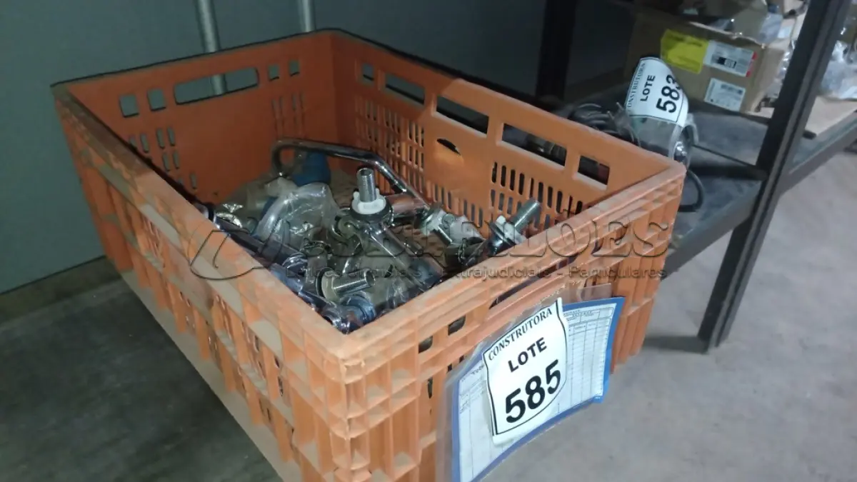 LOTE 585 - 01 LOTE COM TORNEIRAS DIVERSAS. (CAIXA ORGANIZADORA NAO INCLUSA) (NO ESTADO) ATENÇÃO! FAZER A VISITAÇÃO ANTES DE ARREMATAR, NÃO SABEMOS SE FUNCIONA, LEILÃO NÃO TEM GARANTIA E NEM DEVOLUÇÃO, SUJEITO A POSSÍVEIS AVARIAS VISÍVEIS/OCULTAS E/OU AUSÊNCIA DE COMPONENTES.
