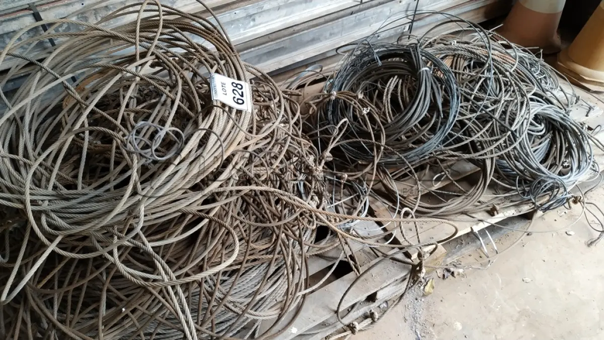 LOTE 628 - 01 LOTE COM CABOS DE AÇO DIVERSOS TAMANHOS. (NO ESTADO) ATENÇÃO! FAZER A VISITAÇÃO ANTES DE ARREMATAR, NÃO SABEMOS SE FUNCIONA, LEILÃO NÃO TEM GARANTIA E NEM DEVOLUÇÃO, SUJEITO A POSSÍVEIS AVARIAS VISÍVEIS/OCULTAS E/OU AUSÊNCIA DE COMPONENTES.