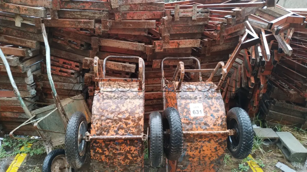 LOTE 631 - 02 GIRICOS E 01 CARRINHO DE MÃO PARA OBRA. (NO ESTADO) ATENÇÃO! FAZER A VISITAÇÃO ANTES DE ARREMATAR, NÃO SABEMOS SE FUNCIONA, LEILÃO NÃO TEM GARANTIA E NEM DEVOLUÇÃO, SUJEITO A POSSÍVEIS AVARIAS VISÍVEIS/OCULTAS E/OU AUSÊNCIA DE COMPONENTES.