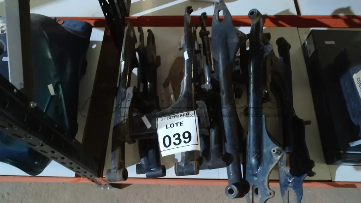 LOTE 039 - 01 LOTE COM VÁRIAS BALANÇAS GARFO DE MOTO. (NO ESTADO) ATENÇÃO! FAZER A VISITAÇÃO ANTES DE ARREMATAR, NÃO SABEMOS SE FUNCIONA, LEILÃO NÃO TEM GARANTIA E NEM DEVOLUÇÃO, SUJEITO A POSSÍVEIS AVARIAS VISÍVEIS/OCULTAS E/OU AUSÊNCIA DE COMPONENTES.