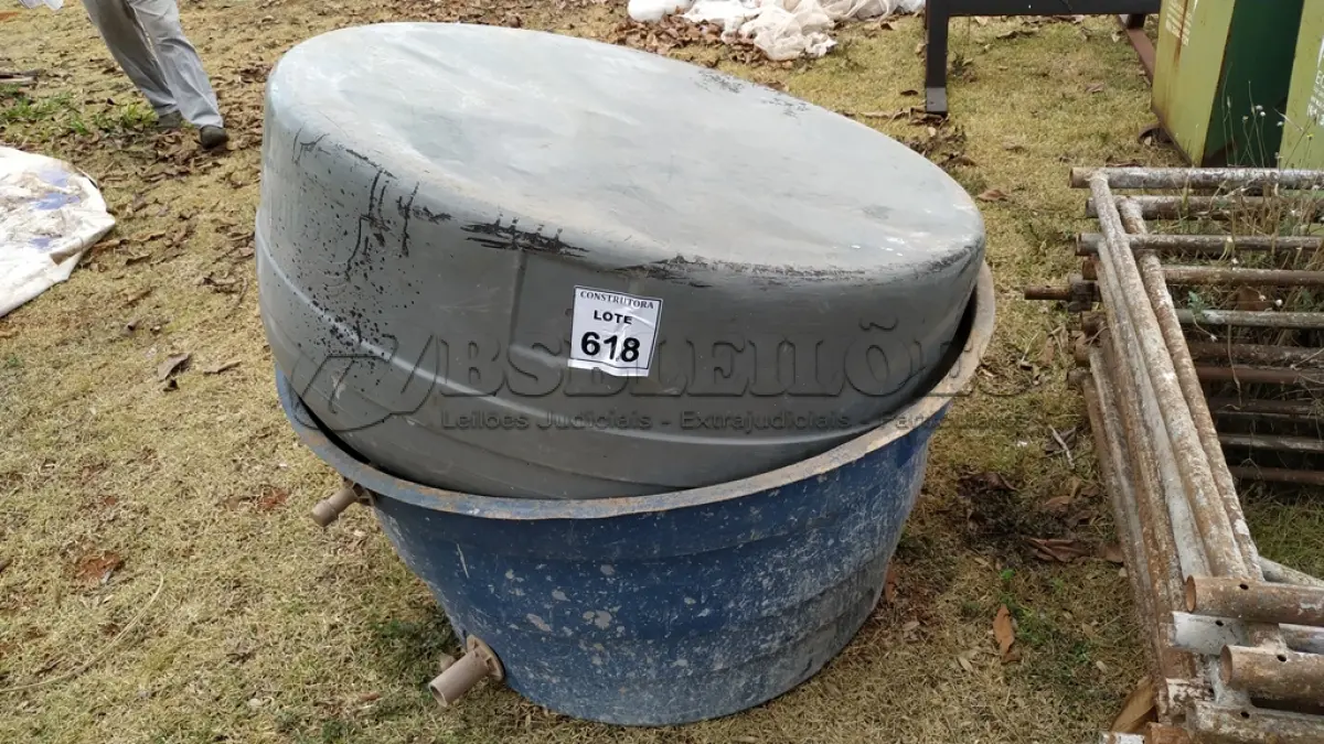 LOTE 618 - 02 CAIXAS D’AGUA 500L. (NO ESTADO) ATENÇÃO! FAZER A VISITAÇÃO ANTES DE ARREMATAR, NÃO SABEMOS SE FUNCIONA, LEILÃO NÃO TEM GARANTIA E NEM DEVOLUÇÃO, SUJEITO A POSSÍVEIS AVARIAS VISÍVEIS/OCULTAS E/OU AUSÊNCIA DE COMPONENTES.