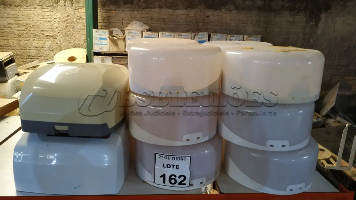 LOTE 162 - 01 LOTE COM VÁRIOS DISPENSES DE PAPEL. (NO ESTADO) ATENÇÃO! FAZER A VISITAÇÃO ANTES DE ARREMATAR, NÃO SABEMOS SE FUNCIONA, LEILÃO NÃO TEM GARANTIA E NEM DEVOLUÇÃO, SUJEITO A POSSÍVEIS AVARIAS VISÍVEIS/OCULTAS E/OU AUSÊNCIA DE COMPONENTES.