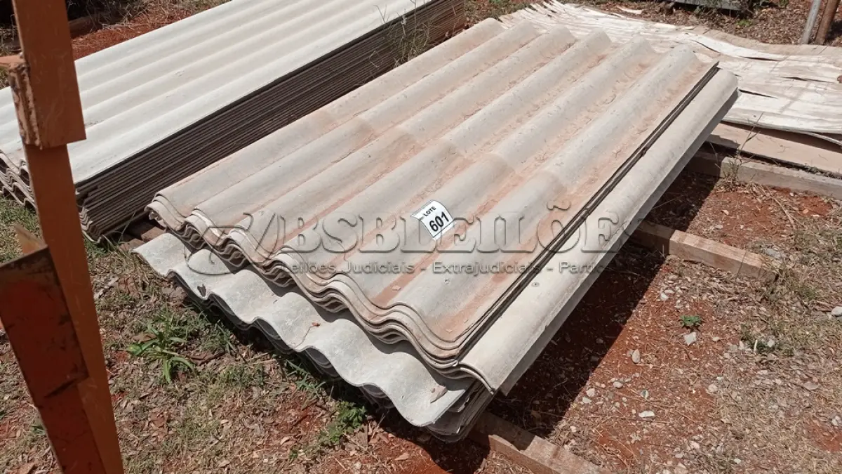 LOTE 601 - 01 LOTE COM TELHA DE FIBROCIMENTO ONDULADAS. (NO ESTADO) ATENÇÃO! FAZER A VISITAÇÃO ANTES DE ARREMATAR, NÃO SABEMOS SE FUNCIONA, LEILÃO NÃO TEM GARANTIA E NEM DEVOLUÇÃO, SUJEITO A POSSÍVEIS AVARIAS VISÍVEIS/OCULTAS E/OU AUSÊNCIA DE COMPONENTES.