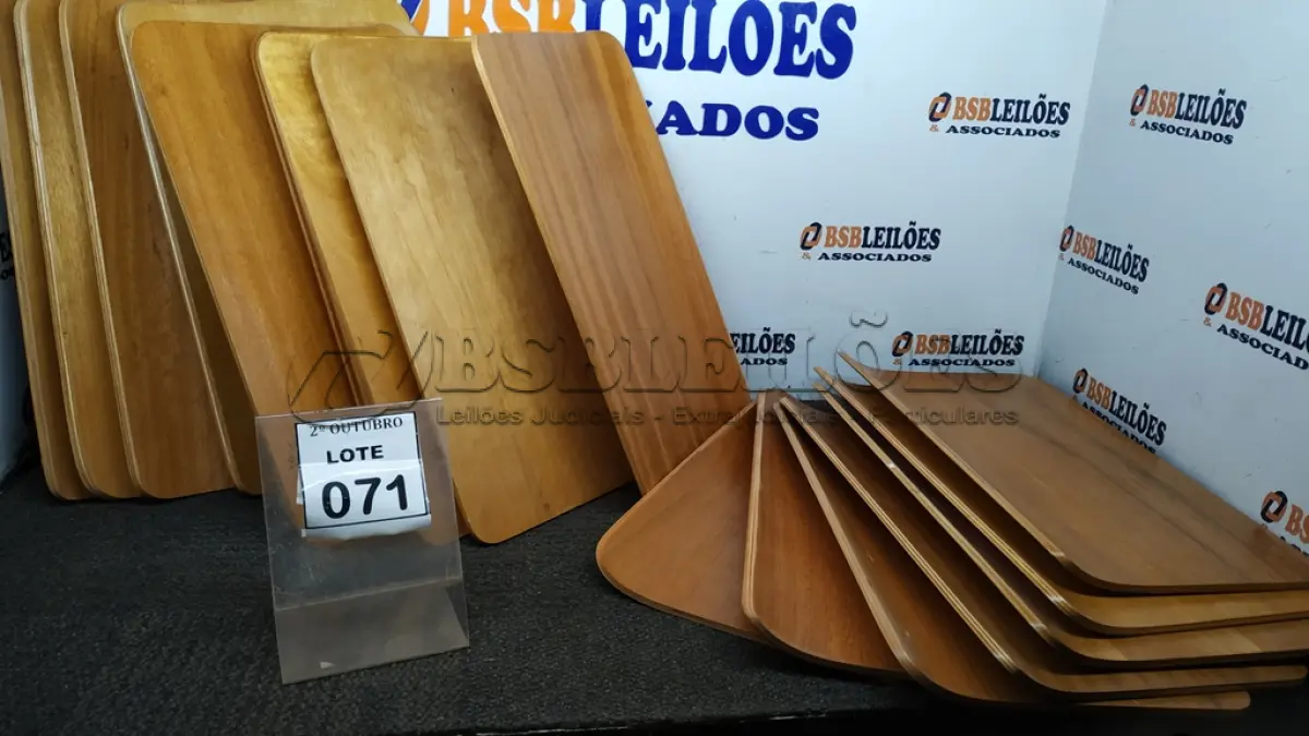 LOTE 071 - 20 PEÇAS DE MADEIRA. (NO ESTADO) ATENÇÃO! FAZER A VISITAÇÃO ANTES DE ARREMATAR, NÃO SABEMOS SE FUNCIONA, LEILÃO NÃO TEM GARANTIA E NEM DEVOLUÇÃO, SUJEITO A POSSÍVEIS AVARIAS VISÍVEIS/OCULTAS E/OU AUSÊNCIA DE COMPONENTES.