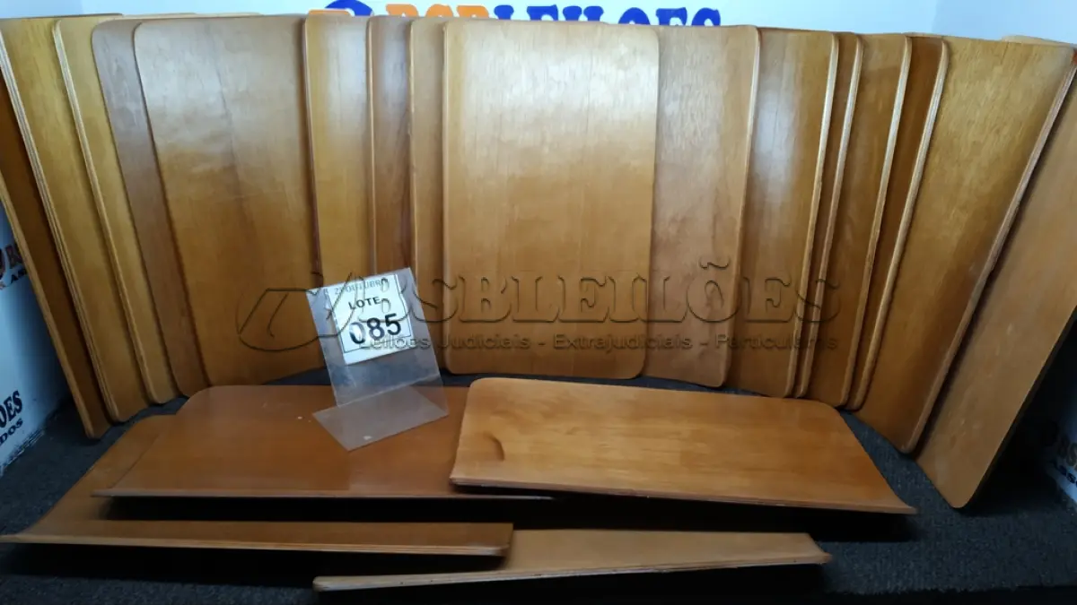LOTE 085 - 20 PLACAS DE MADEIRA. (NO ESTADO) ATENÇÃO! FAZER A VISITAÇÃO ANTES DE ARREMATAR, NÃO SABEMOS SE FUNCIONA, LEILÃO NÃO TEM GARANTIA E NEM DEVOLUÇÃO, SUJEITO A POSSÍVEIS AVARIAS VISÍVEIS/OCULTAS E/OU AUSÊNCIA DE COMPONENTES.
