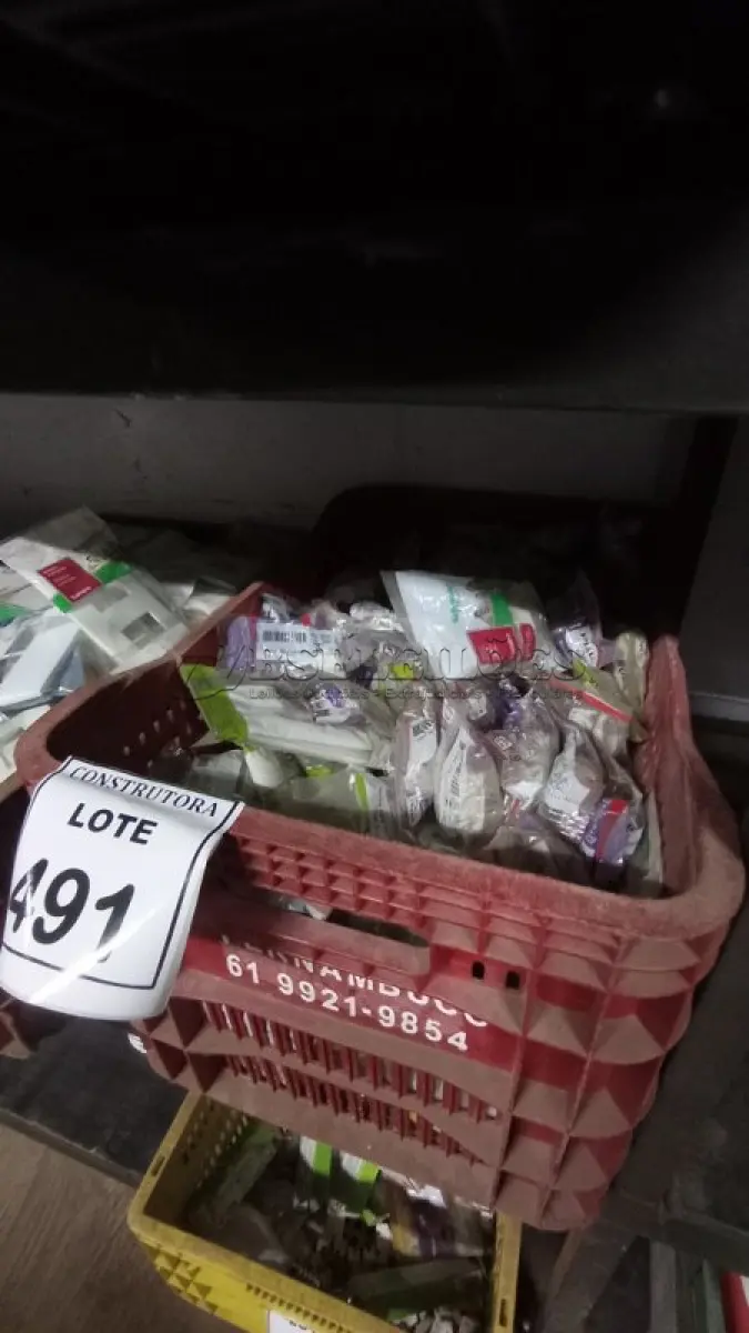 LOTE 491 - 01 LOTE COM BASTIDOR COM PLACA CEGA, TOMADAS E PULS PARA CAMPAINHA. (CAIXA ORGANIZADORA NAO INCLUSA) (NO ESTADO) ATENÇÃO! FAZER A VISITAÇÃO ANTES DE ARREMATAR, NÃO SABEMOS SE FUNCIONA, LEILÃO NÃO TEM GARANTIA E NEM DEVOLUÇÃO, SUJEITO A POSSÍVEIS AVARIAS VISÍVEIS/OCULTAS E/OU AUSÊNCIA DE COMPONENTES.