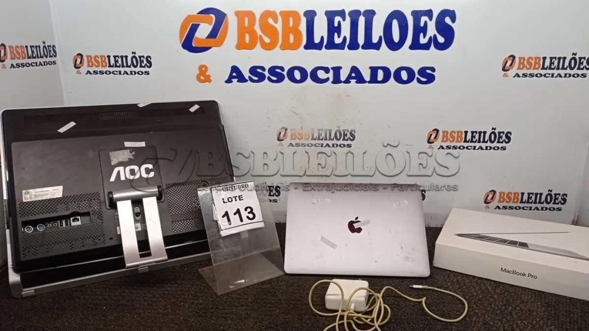 LOTE 113 - 01 ALL IN ONE MARCA AOC E 01 MACBOOK 17 COM CARREGADOR. (NO ESTADO) ATENÇÃO! FAZER A VISITAÇÃO ANTES DE ARREMATAR, NÃO SABEMOS SE FUNCIONA, LEILÃO NÃO TEM GARANTIA E NEM DEVOLUÇÃO, SUJEITO A POSSÍVEIS AVARIAS VISÍVEIS/OCULTAS E/OU AUSÊNCIA DE COMPONENTES.