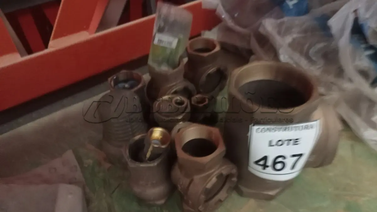 LOTE 467 - 01 LOTE COM TE COM VIDOR HIDRAULICO, TE DE INSPEÇÃO E VÁLVULA DE RETENÇÃO EM METAIS. (NO ESTADO) ATENÇÃO! FAZER A VISITAÇÃO ANTES DE ARREMATAR, NÃO SABEMOS SE FUNCIONA, LEILÃO NÃO TEM GARANTIA E NEM DEVOLUÇÃO, SUJEITO A POSSÍVEIS AVARIAS VISÍVEIS/OCULTAS E/OU AUSÊNCIA DE COMPONENTES.