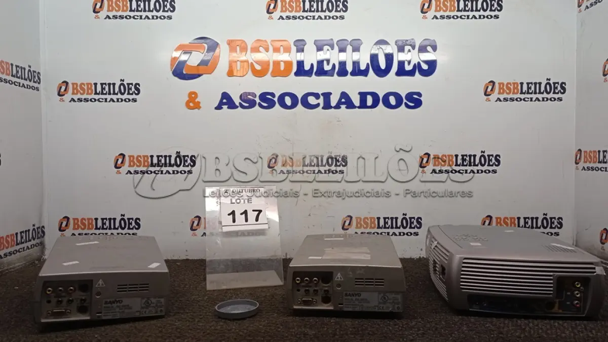 LOTE 117 - 03 PROJETORES MARCAS INFOCUS E SANYO. (NO ESTADO) ATENÇÃO! FAZER A VISITAÇÃO ANTES DE ARREMATAR, NÃO SABEMOS SE FUNCIONA, LEILÃO NÃO TEM GARANTIA E NEM DEVOLUÇÃO, SUJEITO A POSSÍVEIS AVARIAS VISÍVEIS/OCULTAS E/OU AUSÊNCIA DE COMPONENTES.