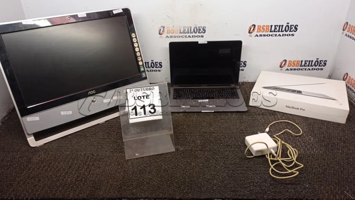 LOTE 113 - 01 ALL IN ONE MARCA AOC E 01 MACBOOK 17 COM CARREGADOR. (NO ESTADO) ATENÇÃO! FAZER A VISITAÇÃO ANTES DE ARREMATAR, NÃO SABEMOS SE FUNCIONA, LEILÃO NÃO TEM GARANTIA E NEM DEVOLUÇÃO, SUJEITO A POSSÍVEIS AVARIAS VISÍVEIS/OCULTAS E/OU AUSÊNCIA DE COMPONENTES.