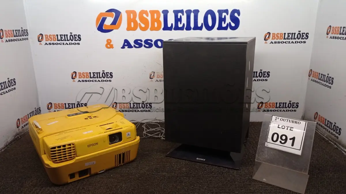 LOTE 091 - 01 PROJETOR MARCA EPSON E 01 CAIXA DE SOM MARCA SONY. (NO ESTADO) ATENÇÃO! FAZER A VISITAÇÃO ANTES DE ARREMATAR, NÃO SABEMOS SE FUNCIONA, LEILÃO NÃO TEM GARANTIA E NEM DEVOLUÇÃO, SUJEITO A POSSÍVEIS AVARIAS VISÍVEIS/OCULTAS E/OU AUSÊNCIA DE COMPONENTES.