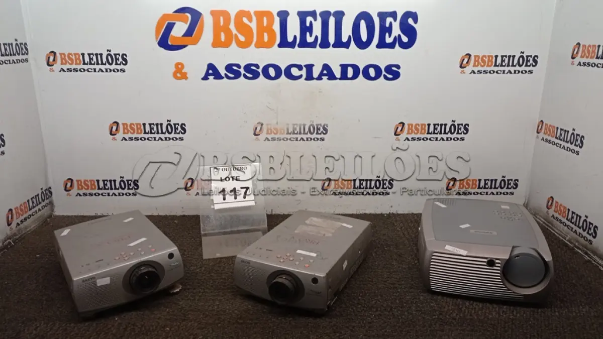 LOTE 117 - 03 PROJETORES MARCAS INFOCUS E SANYO. (NO ESTADO) ATENÇÃO! FAZER A VISITAÇÃO ANTES DE ARREMATAR, NÃO SABEMOS SE FUNCIONA, LEILÃO NÃO TEM GARANTIA E NEM DEVOLUÇÃO, SUJEITO A POSSÍVEIS AVARIAS VISÍVEIS/OCULTAS E/OU AUSÊNCIA DE COMPONENTES.