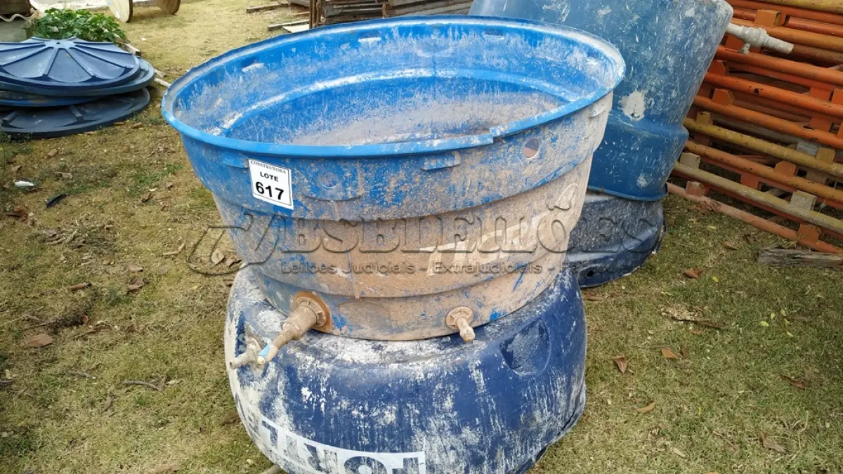LOTE 617 - 02 CAIXAS D’AGUA 500L. (NO ESTADO) ATENÇÃO! FAZER A VISITAÇÃO ANTES DE ARREMATAR, NÃO SABEMOS SE FUNCIONA, LEILÃO NÃO TEM GARANTIA E NEM DEVOLUÇÃO, SUJEITO A POSSÍVEIS AVARIAS VISÍVEIS/OCULTAS E/OU AUSÊNCIA DE COMPONENTES.