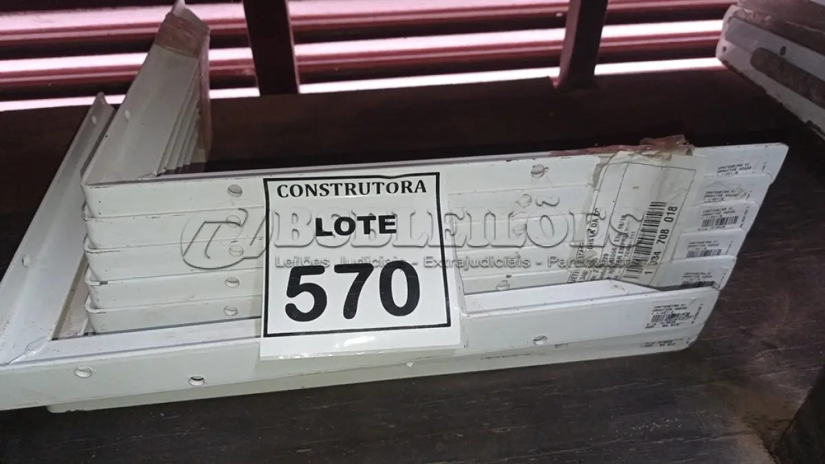LOTE 570 - 09 CANTONEIRAS EM FERRO. (NO ESTADO) ATENÇÃO! FAZER A VISITAÇÃO ANTES DE ARREMATAR, NÃO SABEMOS SE FUNCIONA, LEILÃO NÃO TEM GARANTIA E NEM DEVOLUÇÃO, SUJEITO A POSSÍVEIS AVARIAS VISÍVEIS/OCULTAS E/OU AUSÊNCIA DE COMPONENTES.