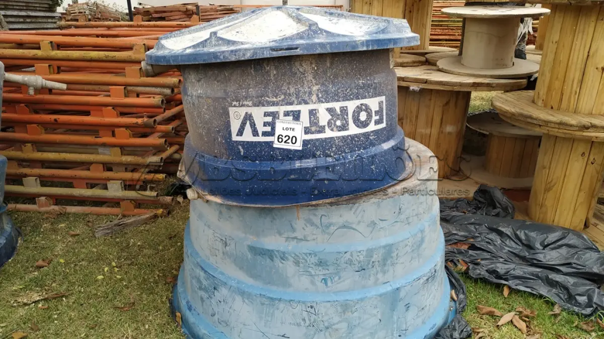 LOTE 620 - 01 CAIXAS D’AGUA SENDO 500L E 01 CAIXAS D’AGUA 1000L. (NO ESTADO) ATENÇÃO! FAZER A VISITAÇÃO ANTES DE ARREMATAR, NÃO SABEMOS SE FUNCIONA, LEILÃO NÃO TEM GARANTIA E NEM DEVOLUÇÃO, SUJEITO A POSSÍVEIS AVARIAS VISÍVEIS/OCULTAS E/OU AUSÊNCIA DE COMPONENTES.