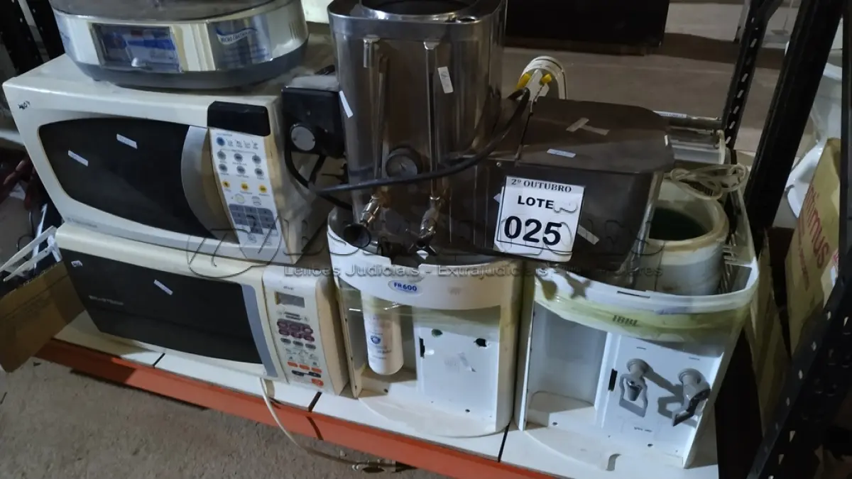 LOTE 025 - 02 PURIFICADORES DE ÁGUA MARCA IBBL, 02 MICRO-ONDAS, 01 CAFETEIRA E 01 UMIDIFICADOR. (NO ESTADO) ATENÇÃO! FAZER A VISITAÇÃO ANTES DE ARREMATAR, NÃO SABEMOS SE FUNCIONA, LEILÃO NÃO TEM GARANTIA E NEM DEVOLUÇÃO, SUJEITO A POSSÍVEIS AVARIAS VISÍVEIS/OCULTAS E/OU AUSÊNCIA DE COMPONENTES.