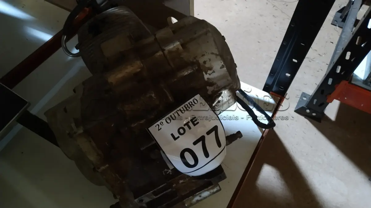 LOTE 077 - 01 MOTOR DE MOTO. (NO ESTADO) ATENÇÃO! FAZER A VISITAÇÃO ANTES DE ARREMATAR, NÃO SABEMOS SE FUNCIONA, LEILÃO NÃO TEM GARANTIA E NEM DEVOLUÇÃO, SUJEITO A POSSÍVEIS AVARIAS VISÍVEIS/OCULTAS E/OU AUSÊNCIA DE COMPONENTES.