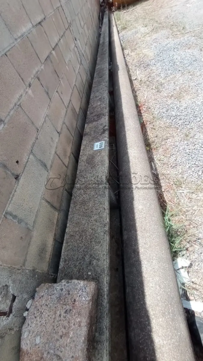 LOTE 603 - 01 POSTE EM CONCRETO QUADRADO. (NO ESTADO) ATENÇÃO! FAZER A VISITAÇÃO ANTES DE ARREMATAR, NÃO SABEMOS SE FUNCIONA, LEILÃO NÃO TEM GARANTIA E NEM DEVOLUÇÃO, SUJEITO A POSSÍVEIS AVARIAS VISÍVEIS/OCULTAS E/OU AUSÊNCIA DE COMPONENTES.