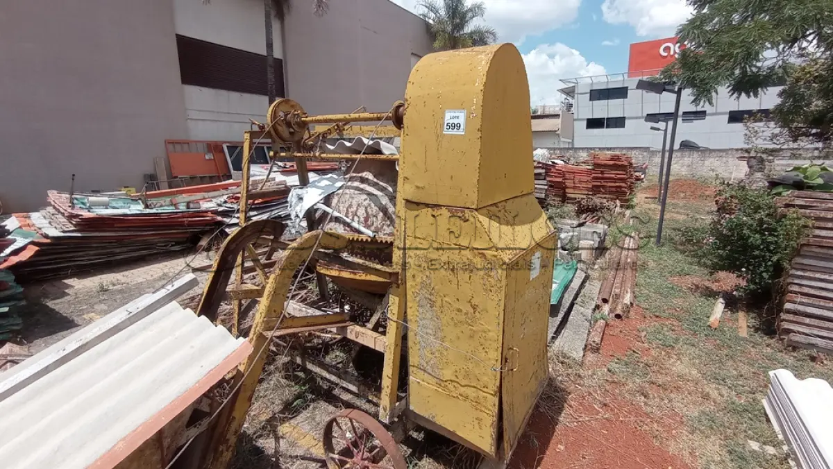 LOTE 599 - 01 BETONEIRA PARA OBRA INDUSTRIAL TRIFÁSICO. (NO ESTADO) ATENÇÃO! FAZER A VISITAÇÃO ANTES DE ARREMATAR, NÃO SABEMOS SE FUNCIONA, LEILÃO NÃO TEM GARANTIA E NEM DEVOLUÇÃO, SUJEITO A POSSÍVEIS AVARIAS VISÍVEIS/OCULTAS E/OU AUSÊNCIA DE COMPONENTES.
