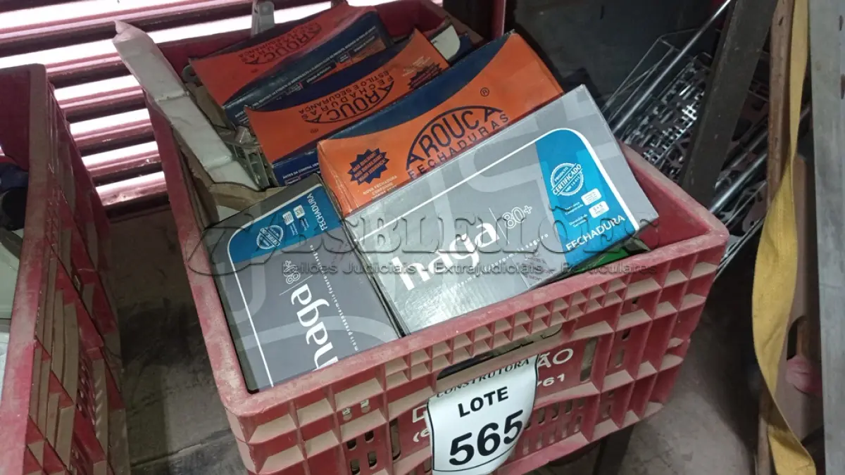 LOTE 565 - 01 LOTE COM FECHADURAS DIVERSAS. (CAIXA ORGANIZADORA NAO INCLUSA) (NO ESTADO) ATENÇÃO! FAZER A VISITAÇÃO ANTES DE ARREMATAR, NÃO SABEMOS SE FUNCIONA, LEILÃO NÃO TEM GARANTIA E NEM DEVOLUÇÃO, SUJEITO A POSSÍVEIS AVARIAS VISÍVEIS/OCULTAS E/OU AUSÊNCIA DE COMPONENTES.
