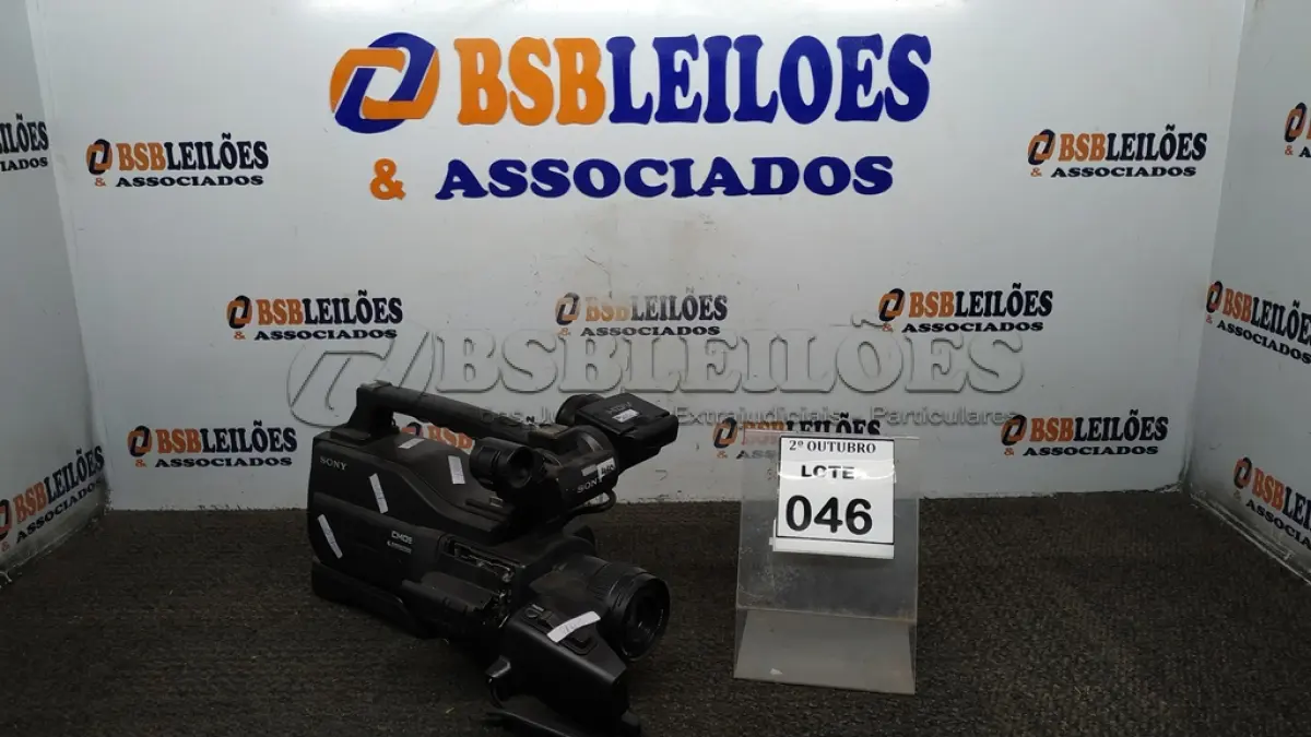 LOTE 046 - 01 FILMADORA MODELO CMOS MARCA SONY COM AVARIAS. (NO ESTADO) ATENÇÃO! FAZER A VISITAÇÃO ANTES DE ARREMATAR, NÃO SABEMOS SE FUNCIONA, LEILÃO NÃO TEM GARANTIA E NEM DEVOLUÇÃO, SUJEITO A POSSÍVEIS AVARIAS VISÍVEIS/OCULTAS E/OU AUSÊNCIA DE COMPONENTES.