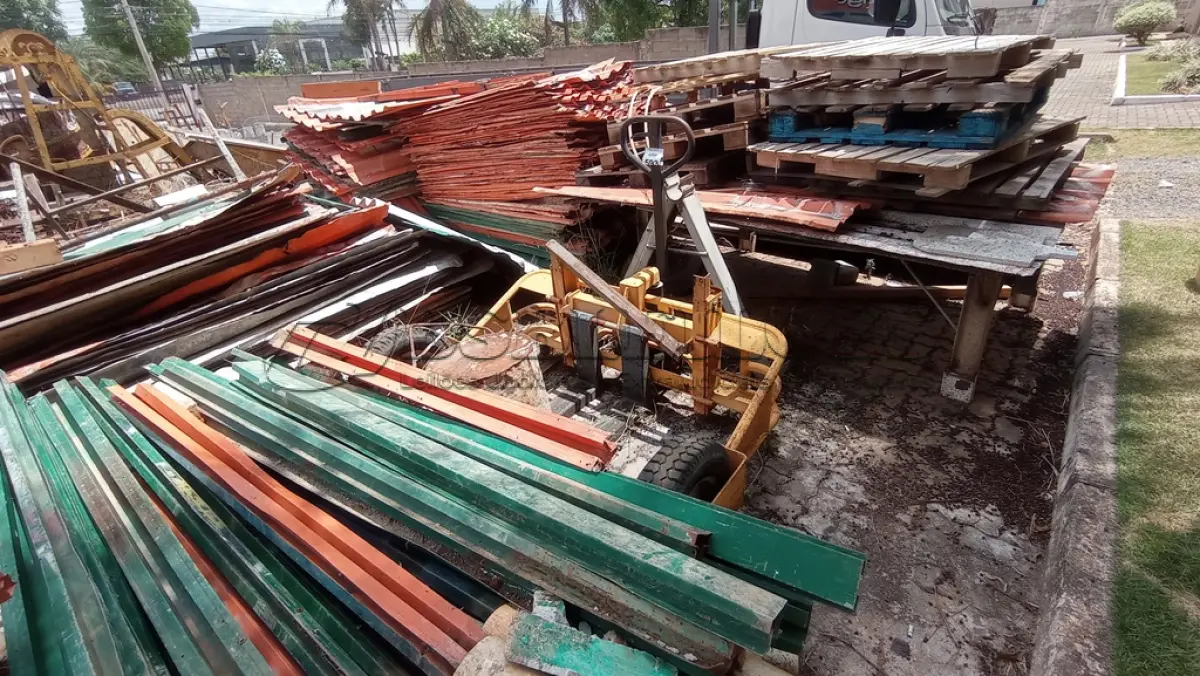 LOTE 593 - 01 BURRINHA PALETEIRA. (NO ESTADO) ATENÇÃO! FAZER A VISITAÇÃO ANTES DE ARREMATAR, NÃO SABEMOS SE FUNCIONA, LEILÃO NÃO TEM GARANTIA E NEM DEVOLUÇÃO, SUJEITO A POSSÍVEIS AVARIAS VISÍVEIS/OCULTAS E/OU AUSÊNCIA DE COMPONENTES.