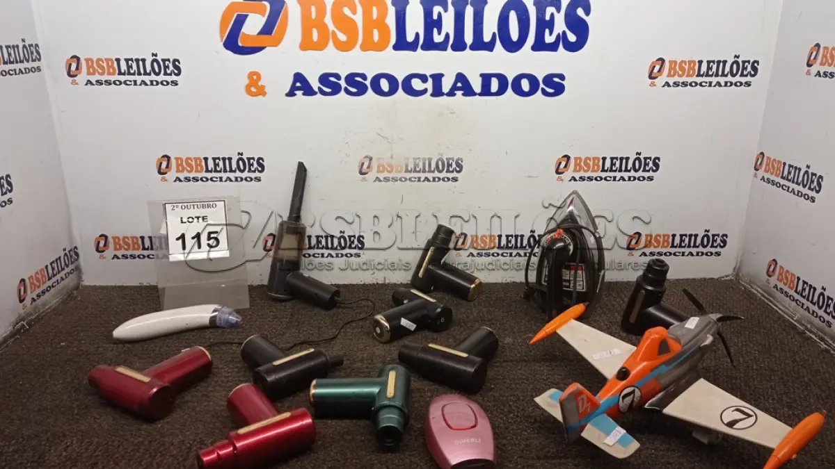 LOTE 115 - 01 LOTE COM VÁRIOS MASSAGEADORES, 01 FERRO DE PASSAR 01 AVIÃO DE BRINQUEDO. (NO ESTADO) ATENÇÃO! FAZER A VISITAÇÃO ANTES DE ARREMATAR, NÃO SABEMOS SE FUNCIONA, LEILÃO NÃO TEM GARANTIA E NEM DEVOLUÇÃO, SUJEITO A POSSÍVEIS AVARIAS VISÍVEIS/OCULTAS E/OU AUSÊNCIA DE COMPONENTES.
