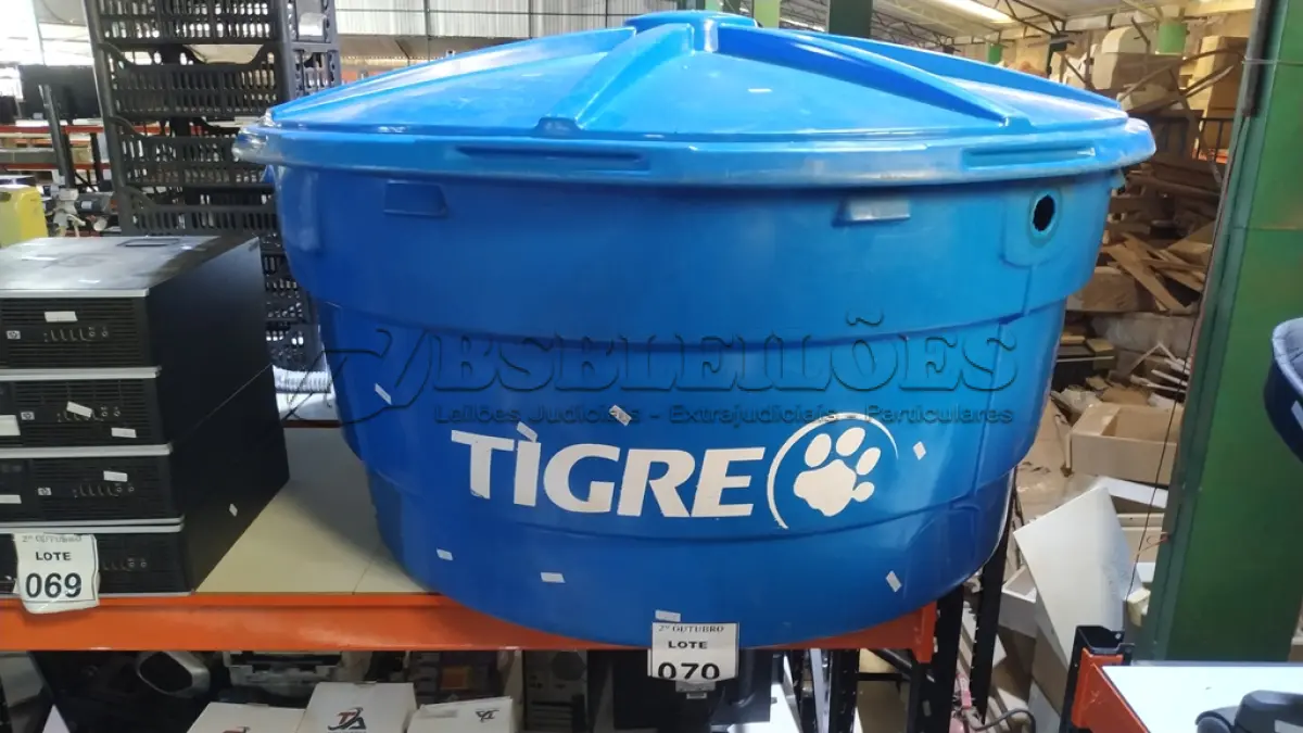LOTE 070 - 01 CAIXA D’AGUA DE 500L MARCA TIGRE. (NO ESTADO) ATENÇÃO! FAZER A VISITAÇÃO ANTES DE ARREMATAR, NÃO SABEMOS SE FUNCIONA, LEILÃO NÃO TEM GARANTIA E NEM DEVOLUÇÃO, SUJEITO A POSSÍVEIS AVARIAS VISÍVEIS/OCULTAS E/OU AUSÊNCIA DE COMPONENTES.