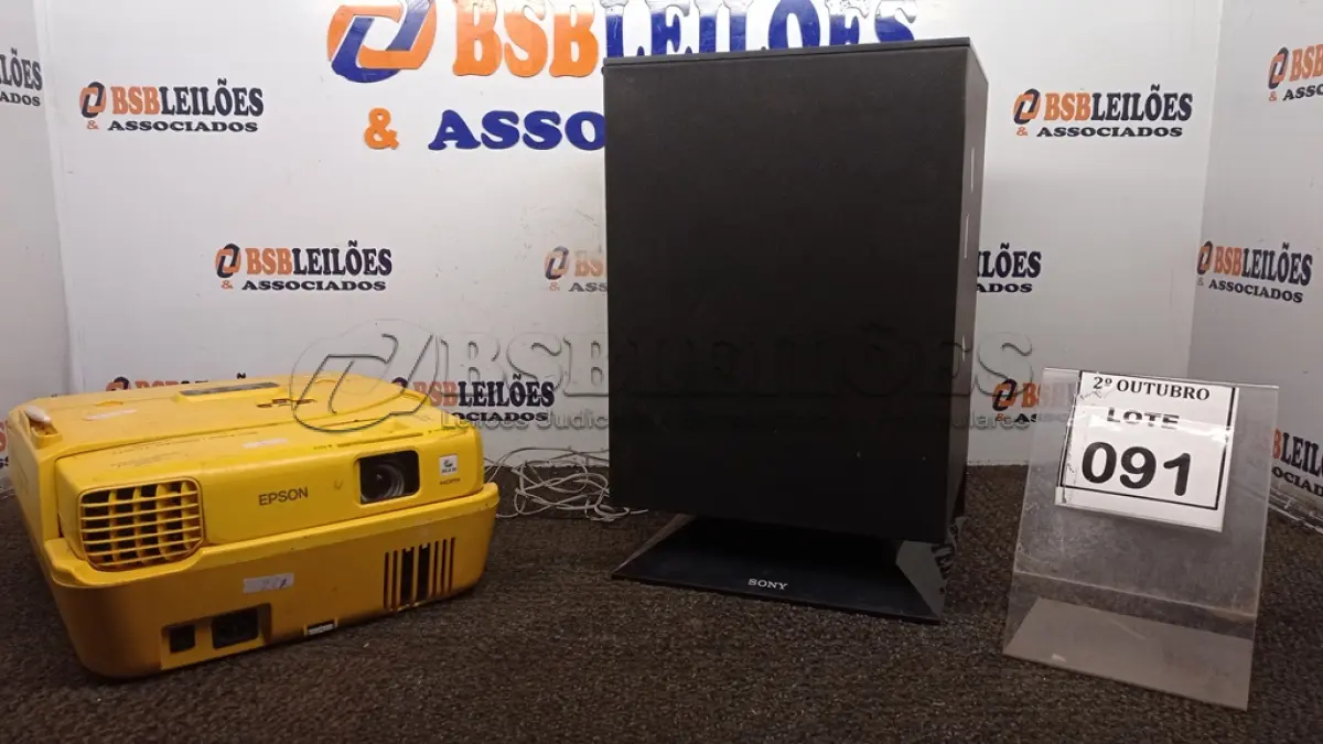 LOTE 091 - 01 PROJETOR MARCA EPSON E 01 CAIXA DE SOM MARCA SONY. (NO ESTADO) ATENÇÃO! FAZER A VISITAÇÃO ANTES DE ARREMATAR, NÃO SABEMOS SE FUNCIONA, LEILÃO NÃO TEM GARANTIA E NEM DEVOLUÇÃO, SUJEITO A POSSÍVEIS AVARIAS VISÍVEIS/OCULTAS E/OU AUSÊNCIA DE COMPONENTES.