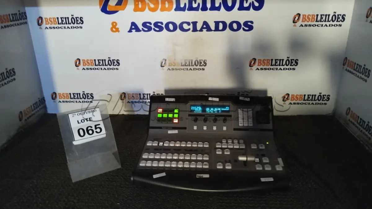 LOTE 065 - 01 PAINEL DE CONTROLE ATEM 1 M/5 BRODCAST PANEL. (NO ESTADO) ATENÇÃO! FAZER A VISITAÇÃO ANTES DE ARREMATAR, NÃO SABEMOS SE FUNCIONA, LEILÃO NÃO TEM GARANTIA E NEM DEVOLUÇÃO, SUJEITO A POSSÍVEIS AVARIAS VISÍVEIS/OCULTAS E/OU AUSÊNCIA DE COMPONENTES.