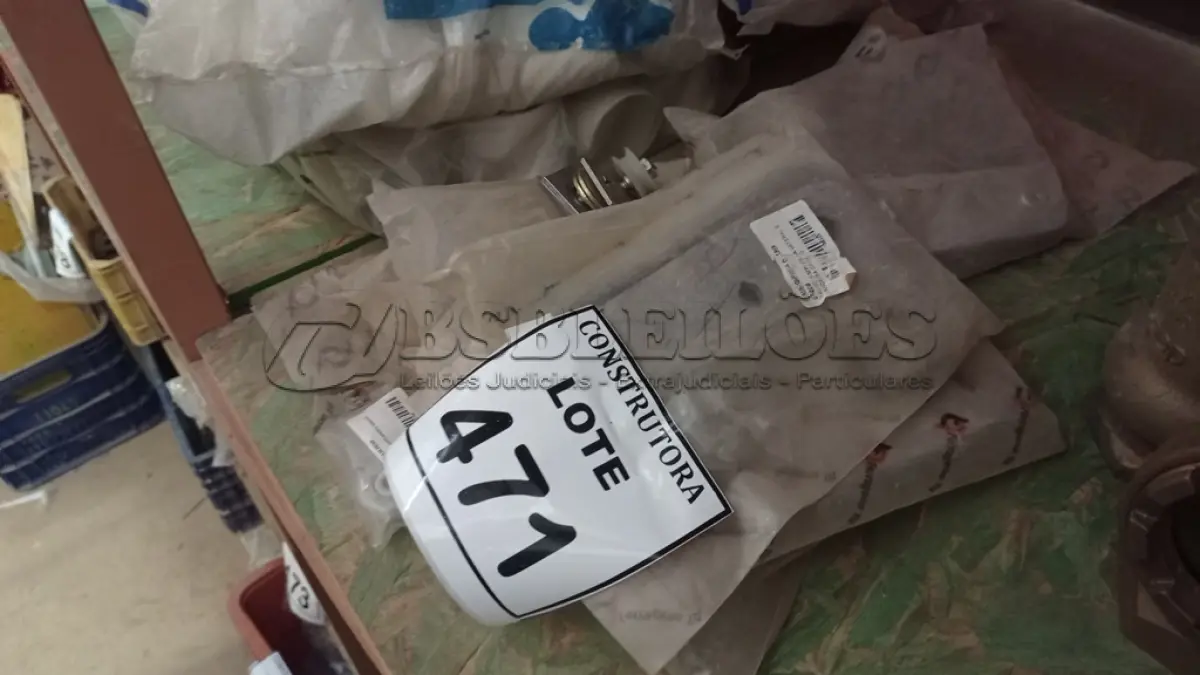 LOTE 471 - 01 LOTE COM PEÇAS PARA PORTA DE VIDROS. (NO ESTADO) ATENÇÃO! FAZER A VISITAÇÃO ANTES DE ARREMATAR, NÃO SABEMOS SE FUNCIONA, LEILÃO NÃO TEM GARANTIA E NEM DEVOLUÇÃO, SUJEITO A POSSÍVEIS AVARIAS VISÍVEIS/OCULTAS E/OU AUSÊNCIA DE COMPONENTES.