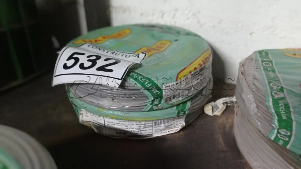 LOTE 532 - 02 ROLOS DE FIO 1X1,5MM ANTI CHAMA 450/750 100 METROS NA COR CINZA. (NO ESTADO) ATENÇÃO! FAZER A VISITAÇÃO ANTES DE ARREMATAR, NÃO SABEMOS SE FUNCIONA, LEILÃO NÃO TEM GARANTIA E NEM DEVOLUÇÃO, SUJEITO A POSSÍVEIS AVARIAS VISÍVEIS/OCULTAS E/OU AUSÊNCIA DE COMPONENTES.
