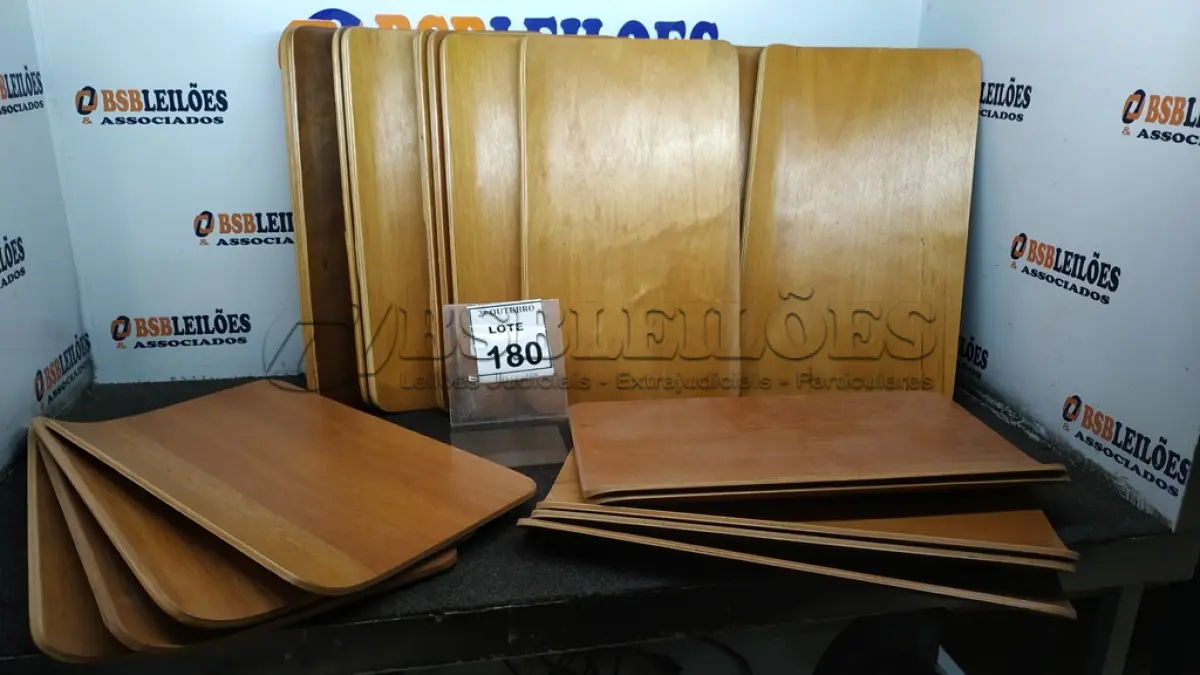 LOTE 180 - 20 PEÇAS DE MADEIRA. (NO ESTADO) ATENÇÃO! FAZER A VISITAÇÃO ANTES DE ARREMATAR, NÃO SABEMOS SE FUNCIONA, LEILÃO NÃO TEM GARANTIA E NEM DEVOLUÇÃO, SUJEITO A POSSÍVEIS AVARIAS VISÍVEIS/OCULTAS E/OU AUSÊNCIA DE COMPONENTES.