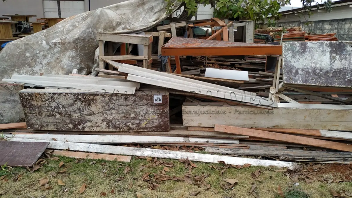 LOTE 616 - 01 LOTE COM MADEIRAS TAMANHOS DIVERSOS. (NO ESTADO) ATENÇÃO! FAZER A VISITAÇÃO ANTES DE ARREMATAR, NÃO SABEMOS SE FUNCIONA, LEILÃO NÃO TEM GARANTIA E NEM DEVOLUÇÃO, SUJEITO A POSSÍVEIS AVARIAS VISÍVEIS/OCULTAS E/OU AUSÊNCIA DE COMPONENTES.