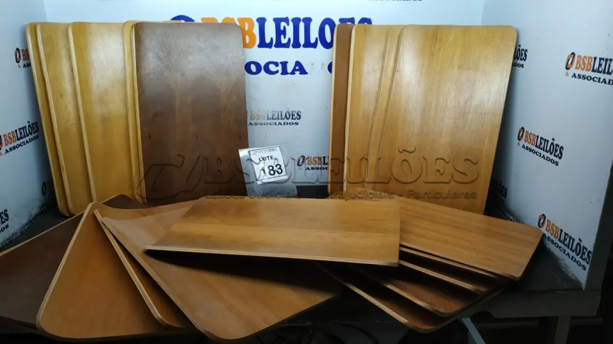 LOTE 183 - 20 PEÇAS DE MADEIRA. (NO ESTADO) ATENÇÃO! FAZER A VISITAÇÃO ANTES DE ARREMATAR, NÃO SABEMOS SE FUNCIONA, LEILÃO NÃO TEM GARANTIA E NEM DEVOLUÇÃO, SUJEITO A POSSÍVEIS AVARIAS VISÍVEIS/OCULTAS E/OU AUSÊNCIA DE COMPONENTES.