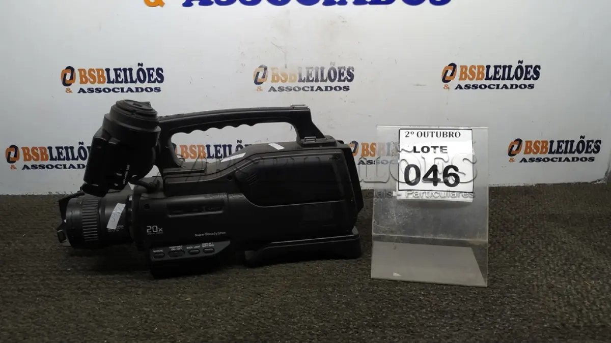 LOTE 046 - 01 FILMADORA MODELO CMOS MARCA SONY COM AVARIAS. (NO ESTADO) ATENÇÃO! FAZER A VISITAÇÃO ANTES DE ARREMATAR, NÃO SABEMOS SE FUNCIONA, LEILÃO NÃO TEM GARANTIA E NEM DEVOLUÇÃO, SUJEITO A POSSÍVEIS AVARIAS VISÍVEIS/OCULTAS E/OU AUSÊNCIA DE COMPONENTES.