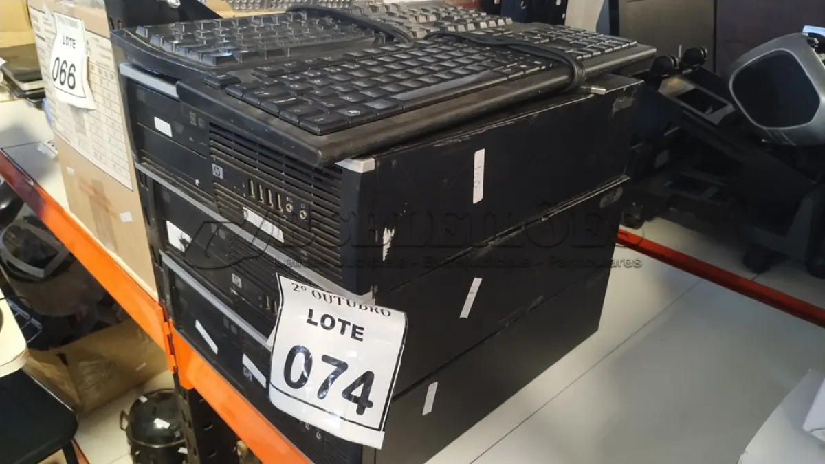 LOTE 074 - 03 CPUS MARCA HP E 02 TECLADOS DE PC. (NO ESTADO) ATENÇÃO! FAZER A VISITAÇÃO ANTES DE ARREMATAR, NÃO SABEMOS SE FUNCIONA, LEILÃO NÃO TEM GARANTIA E NEM DEVOLUÇÃO, SUJEITO A POSSÍVEIS AVARIAS VISÍVEIS/OCULTAS E/OU AUSÊNCIA DE COMPONENTES.