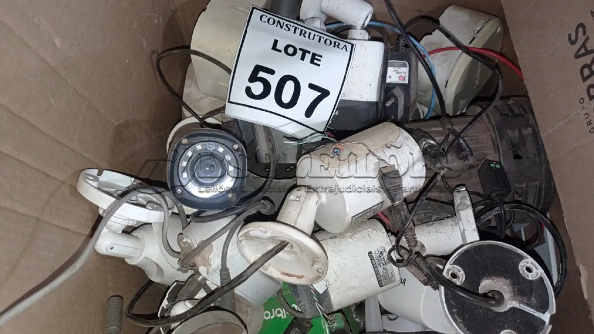 LOTE 507 - 01 CAIXA COM CÂMERAS DE SEGURANÇA DIVERSAS. (NO ESTADO) ATENÇÃO! FAZER A VISITAÇÃO ANTES DE ARREMATAR, NÃO SABEMOS SE FUNCIONA, LEILÃO NÃO TEM GARANTIA E NEM DEVOLUÇÃO, SUJEITO A POSSÍVEIS AVARIAS VISÍVEIS/OCULTAS E/OU AUSÊNCIA DE COMPONENTES.