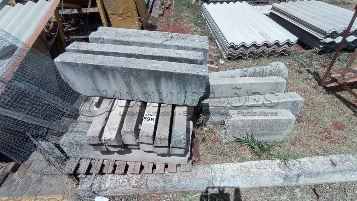 LOTE 598 - 01 LOTE DE MEIO FIO. (NO ESTADO) ATENÇÃO! FAZER A VISITAÇÃO ANTES DE ARREMATAR, NÃO SABEMOS SE FUNCIONA, LEILÃO NÃO TEM GARANTIA E NEM DEVOLUÇÃO, SUJEITO A POSSÍVEIS AVARIAS VISÍVEIS/OCULTAS E/OU AUSÊNCIA DE COMPONENTES.