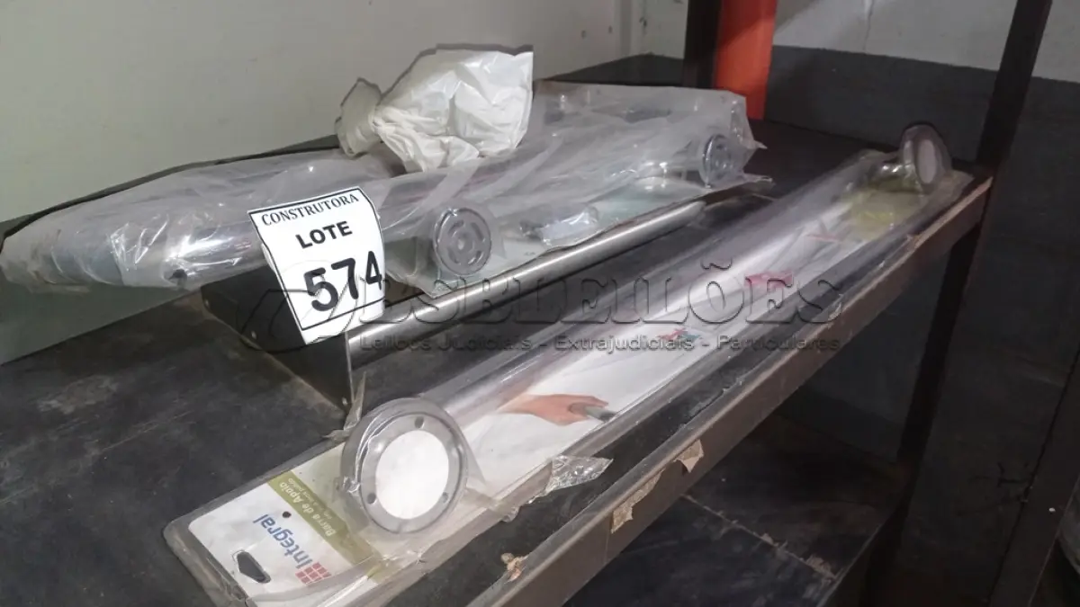 LOTE 574 - 04 BARRAS DE APOIO. (NO ESTADO) ATENÇÃO! FAZER A VISITAÇÃO ANTES DE ARREMATAR, NÃO SABEMOS SE FUNCIONA, LEILÃO NÃO TEM GARANTIA E NEM DEVOLUÇÃO, SUJEITO A POSSÍVEIS AVARIAS VISÍVEIS/OCULTAS E/OU AUSÊNCIA DE COMPONENTES.