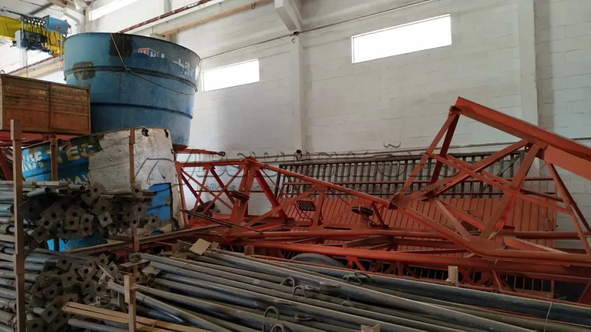 LOTE 629 - 01 GRUA K 45  80 METROS DE ALTURA, LANÇA 38 METROS, CAPACIDADE 1.000 kg NA PONTA.. (NO ESTADO) ATENÇÃO! FAZER A VISITAÇÃO ANTES DE ARREMATAR, NÃO SABEMOS SE FUNCIONA, LEILÃO NÃO TEM GARANTIA E NEM DEVOLUÇÃO, SUJEITO A POSSÍVEIS AVARIAS VISÍVEIS/OCULTAS E/OU AUSÊNCIA DE COMPONENTES.